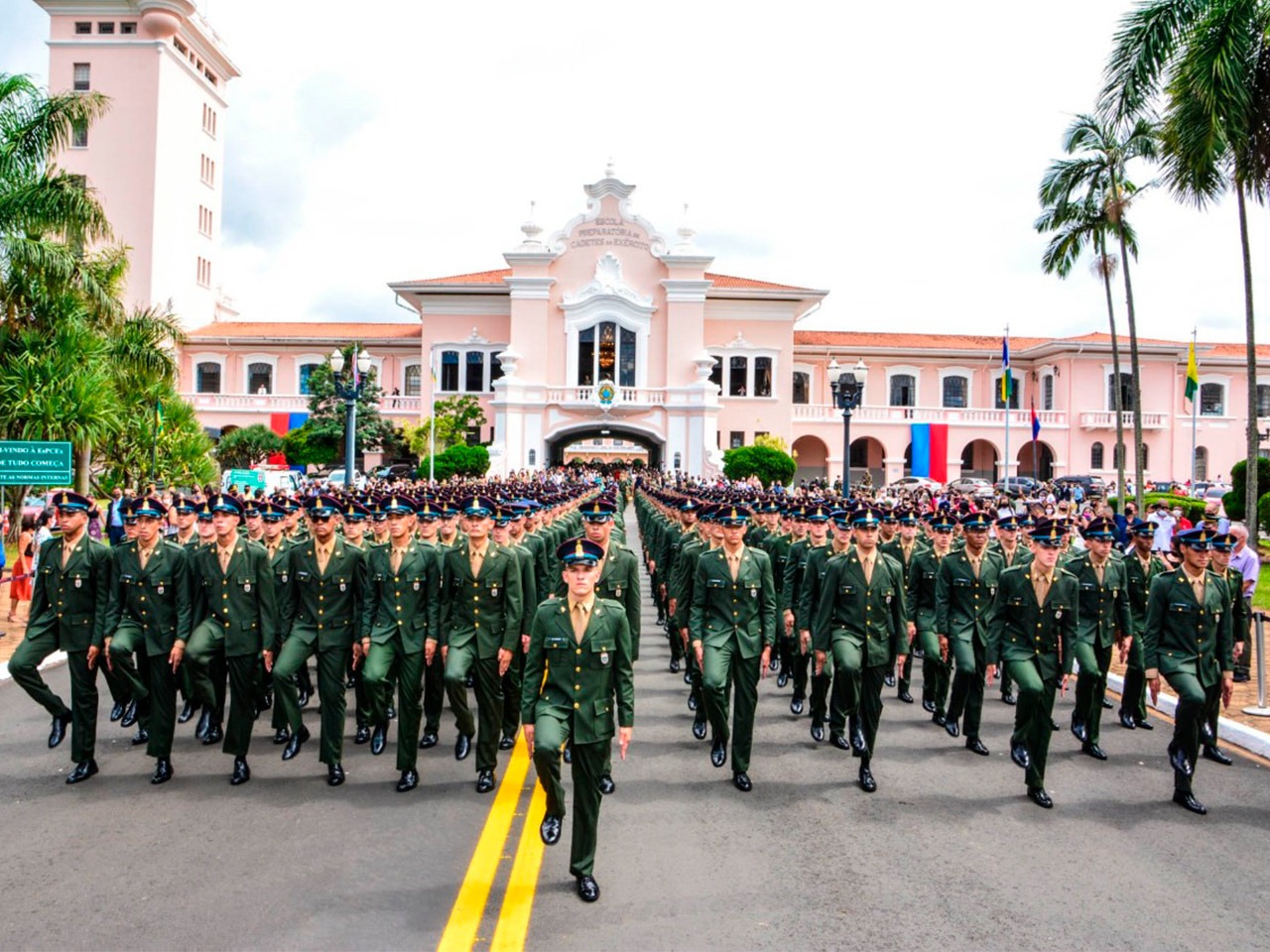 Tudo o que você precisa saber sobre a EsPCEx: A porta de entrada para a carreira militar